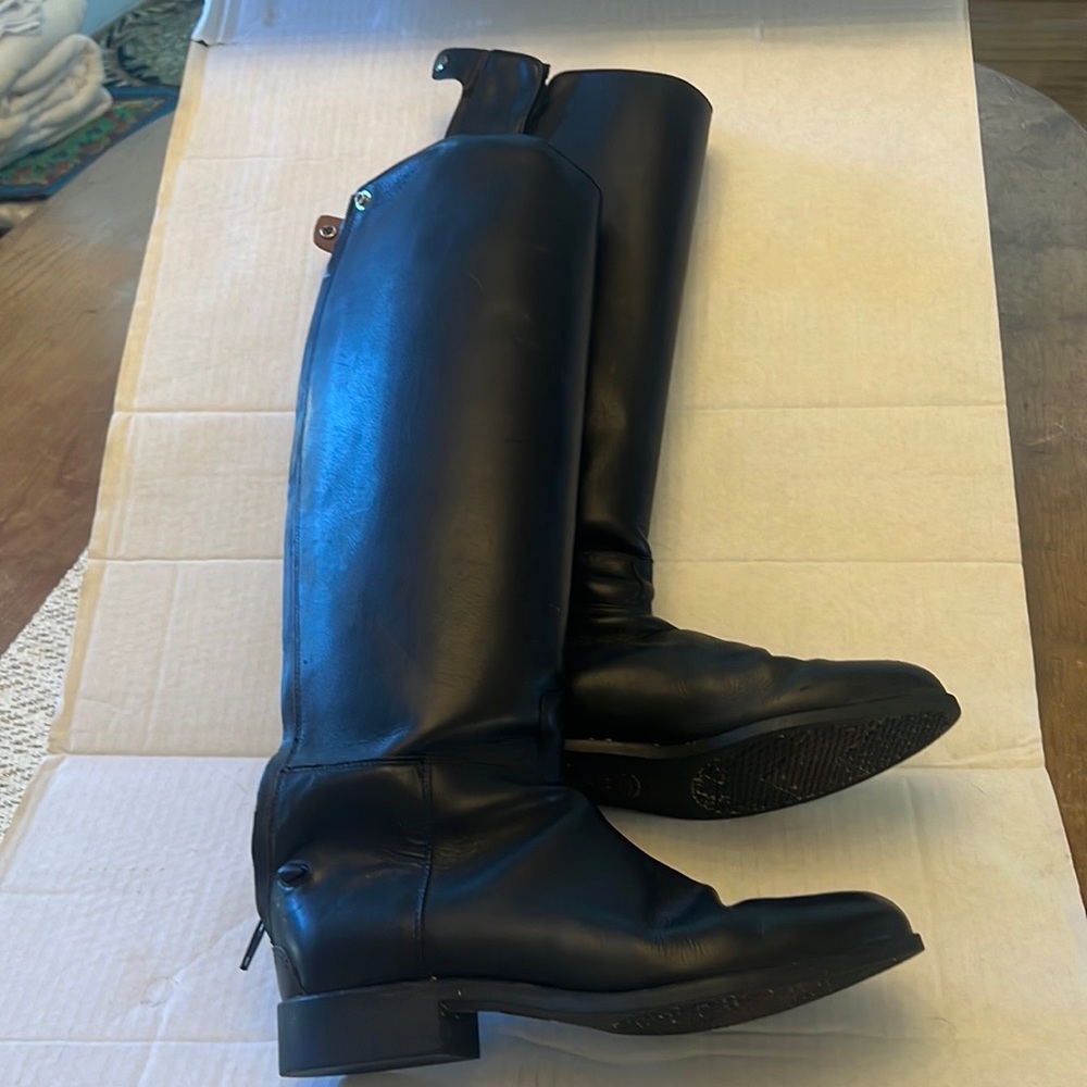 Ariat riding boots.  Zippered.  Sz 10